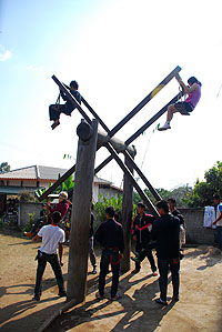 ชิงช้า 4 คน 100 บ้านสันติชล