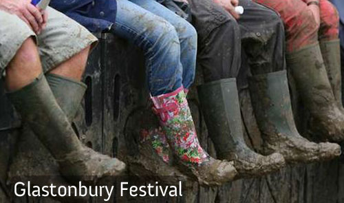 Glastonbury Festival มีโคลนเสมอ ต้องพึ่งรองเท้าบู๊ต