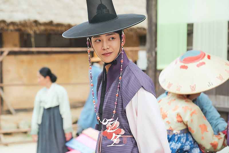 โรอุน นักแสดงนำในซีรีส์ ราชันผู้งดงาม