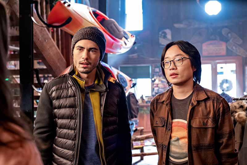 Darren Barnet และ Jimmy O. Yang จากหนัง Love Hard ทาง Netflix