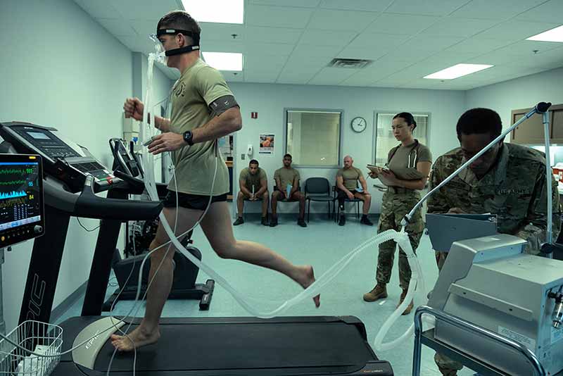 ภาพจากหนัง The Contractor