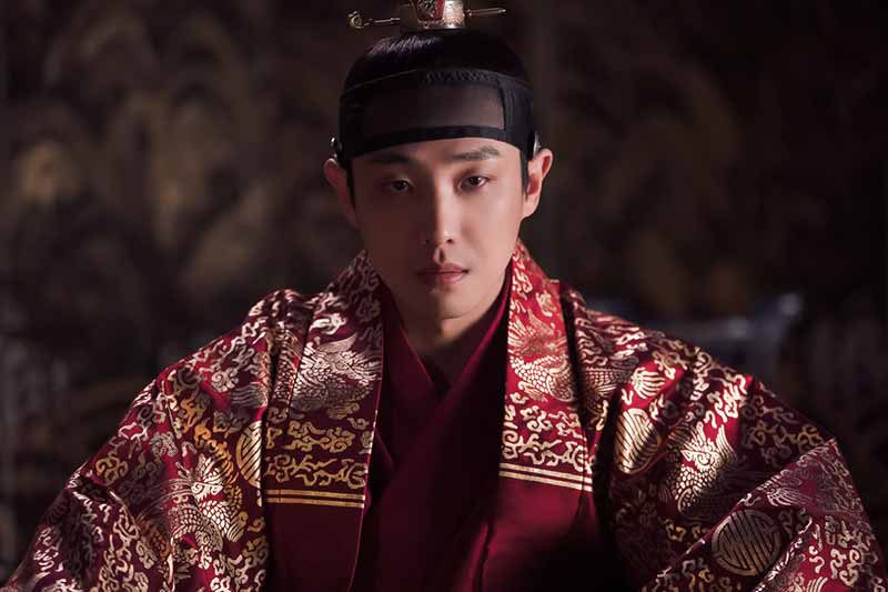 อีจุน (Lee Joon) ในบทบาทของ กษัตริย์อีแท ในซีรีส์ Bloody Heart