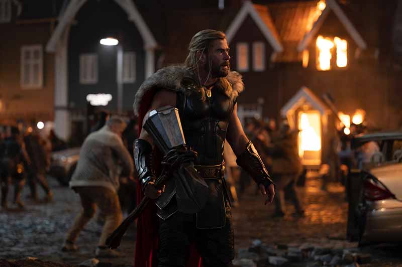 คริส เฮมส์เวิร์ธ กับบทเทพเจ้าสายฟ้า ในหนัง Thor: Love and Thunder