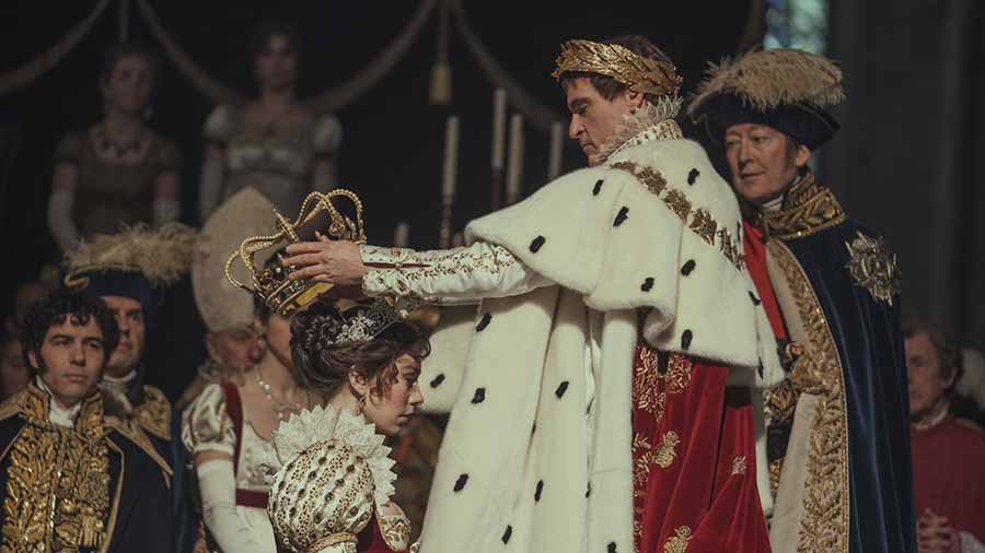 Vanessa Kirby และ Joaquin Phoenix ในหนังเรื่อง จักรพรรดินโปเลียน
