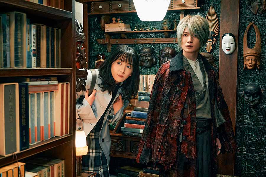 อารางากิ ยูอิ และ คามิกิ ริวโนะสุเกะ ในหนังแฟนตาซีญี่ปุ่นเรื่อง Ghost Book อัศจรรย์หนังสือดูดวิญญาณ