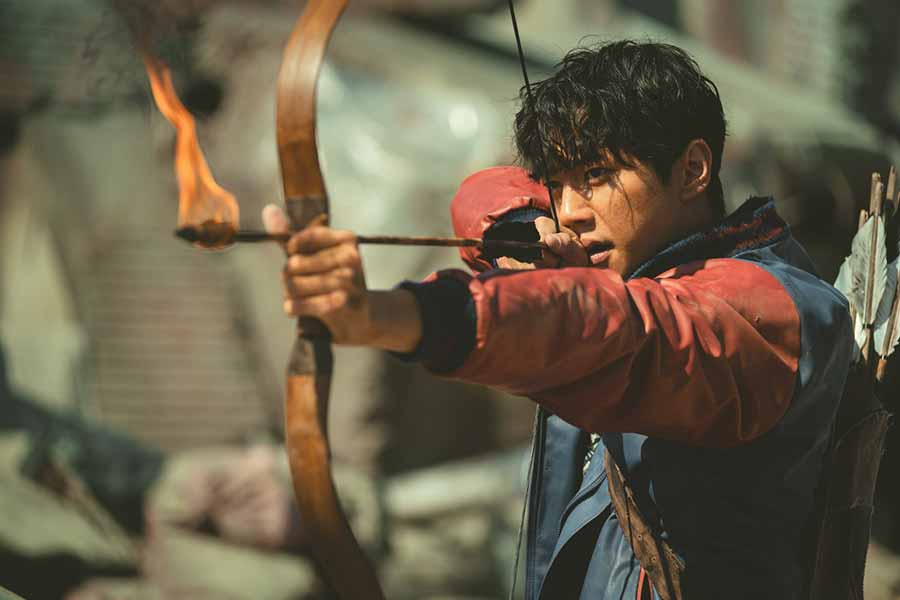 อีจุนยอง นักแสดงนำในหนังเกาหลีเรื่อง Badland Hunters นักล่ากลางนรก